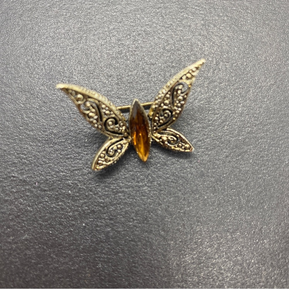 1970s RARE FIND Small Vintage Butterly Pin, Gold Tone J4230724 Brown/Rust Stone